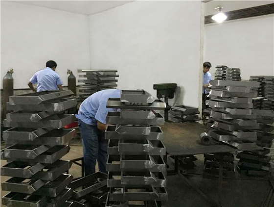 展柜制作五金工藝區(qū)