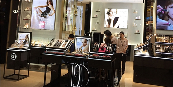 化妝品展柜怎樣保養(yǎng) 化妝品展柜怎樣保養(yǎng)