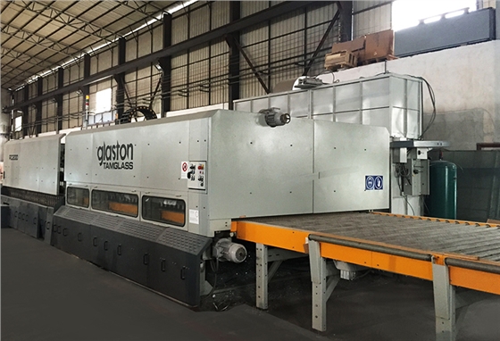 展柜廠鋼化玻璃區(qū)