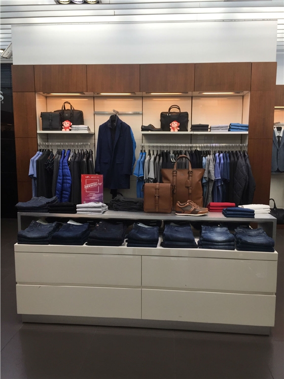 服裝展柜 服裝展柜