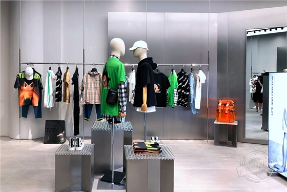 服裝展柜供貨廠家 服裝展柜供貨廠家