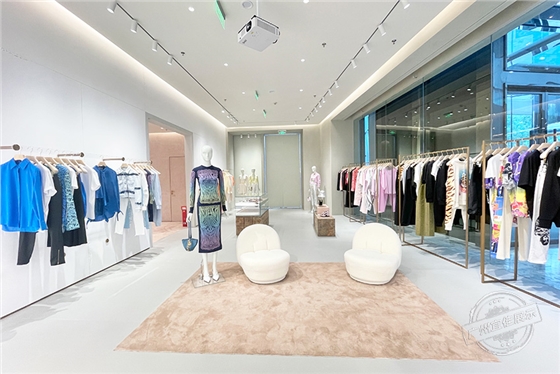 服裝展柜設(shè)計(jì)安裝