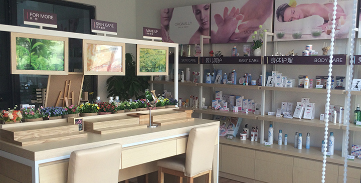 化妝品展柜在銷(xiāo)售中的重要性