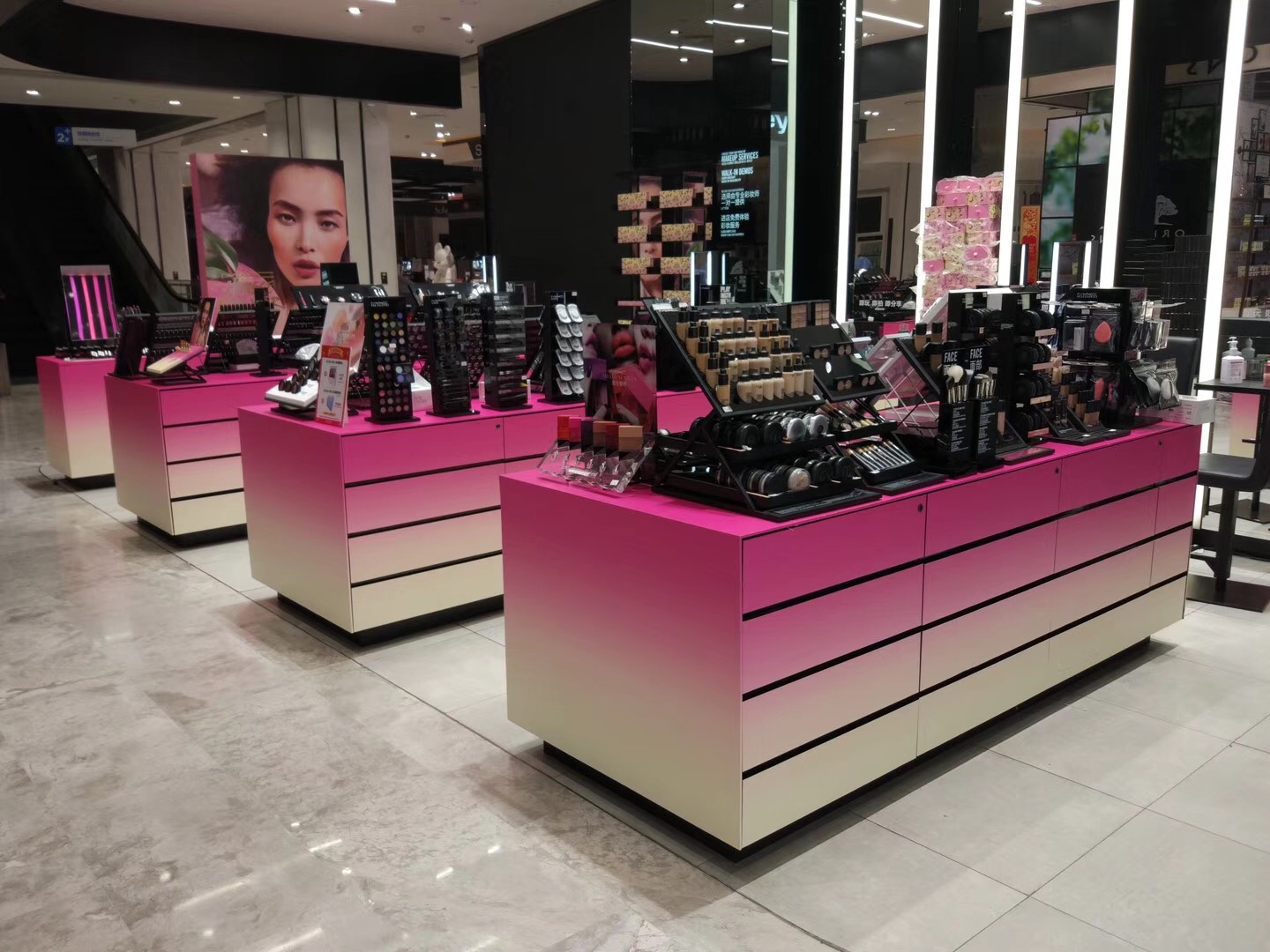 高端化妝品展柜