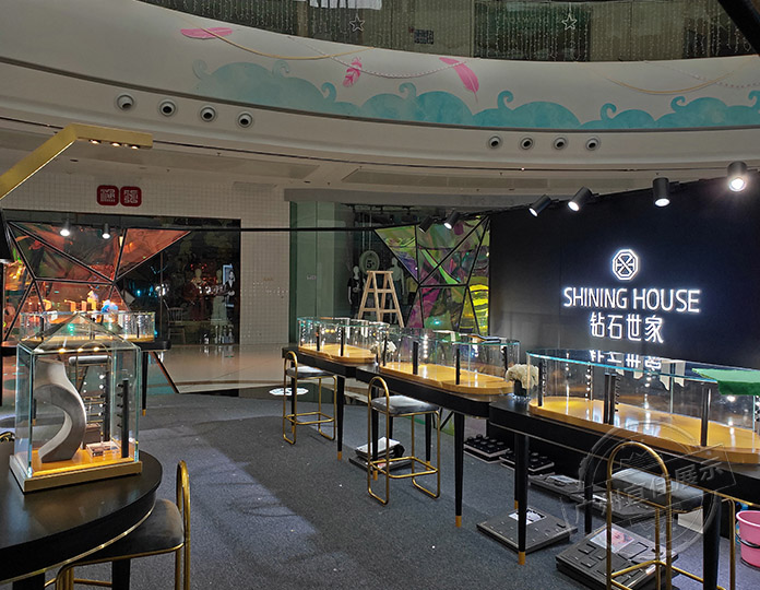 鐵木結(jié)合珠寶展柜定制