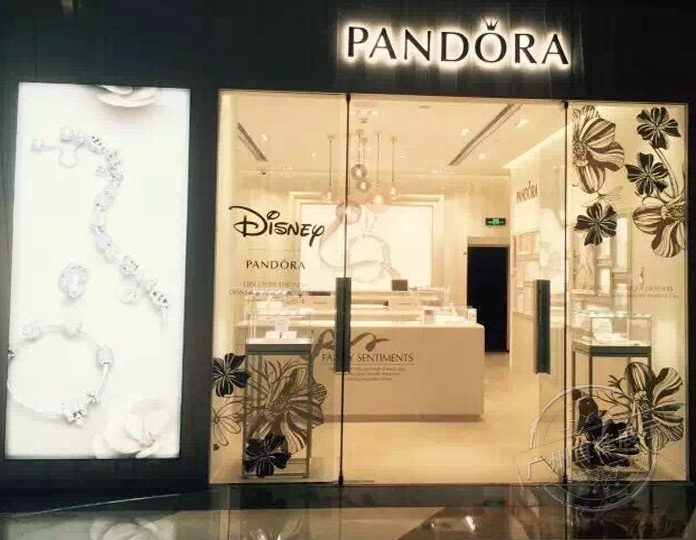 商場(chǎng)展柜生產(chǎn)廠家