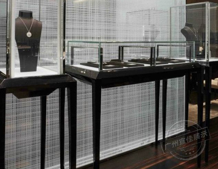 商場(chǎng)展柜定制廠家