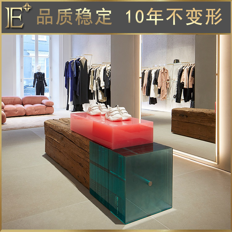 定做品牌服裝展柜