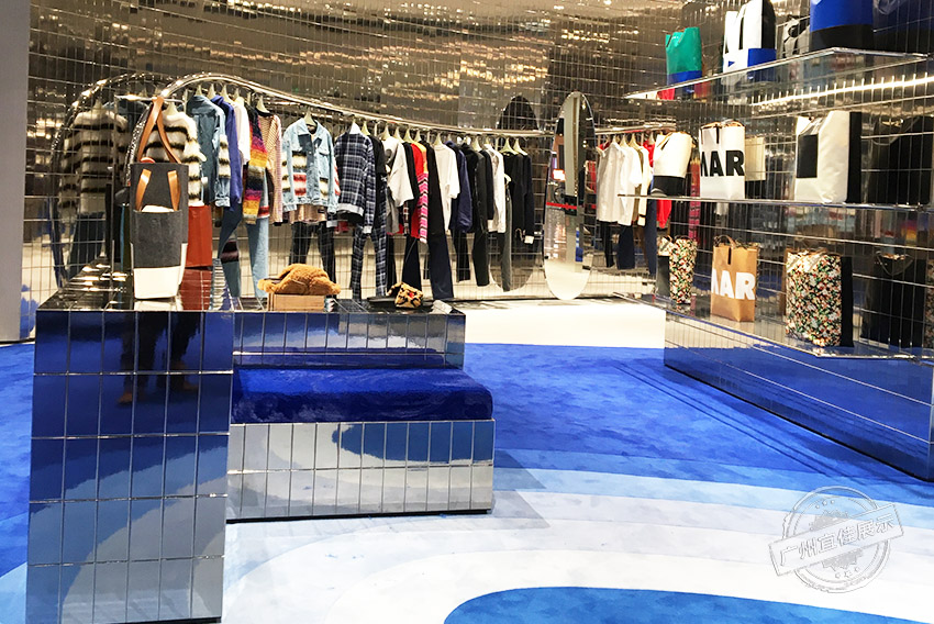 Marni 奢侈品展柜