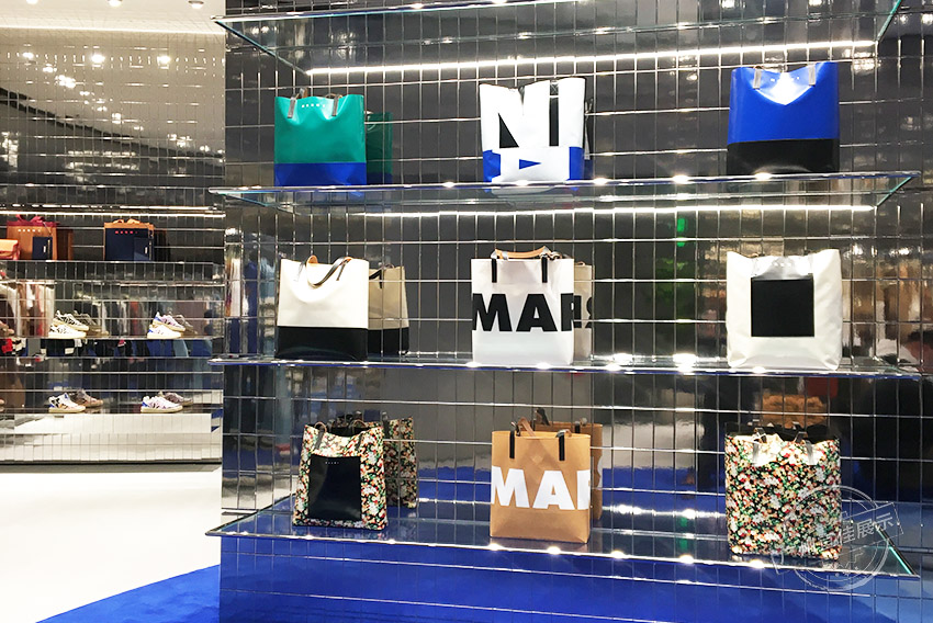 Marni 奢侈品展柜