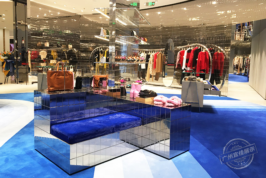 Marni 奢侈品展柜