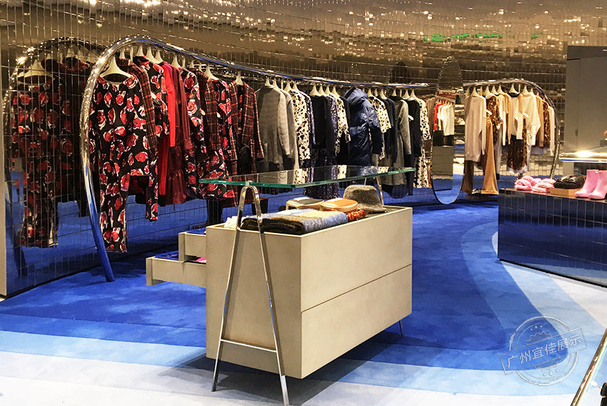 Marni 奢侈品展柜