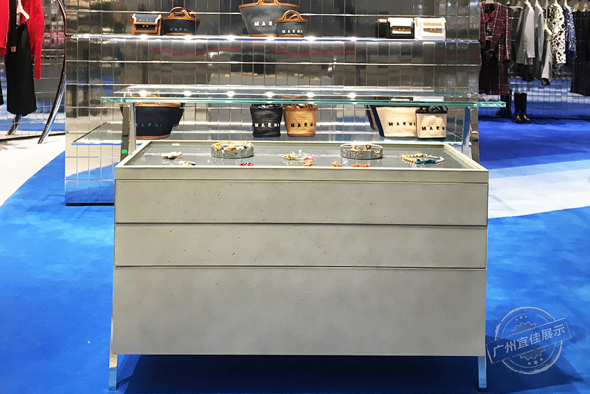 Marni 奢侈品展柜
