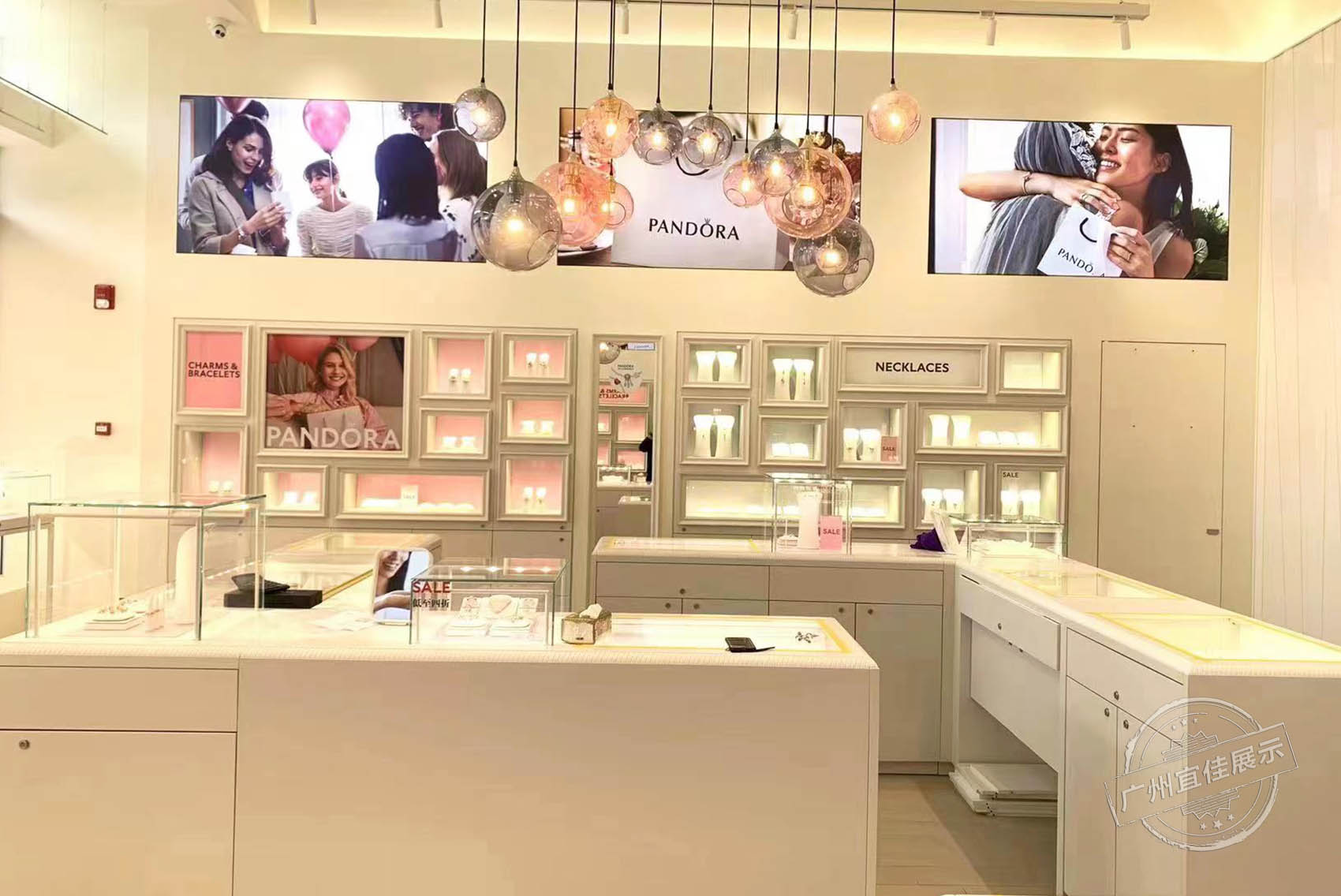 Pandora潘多拉 珠寶展柜