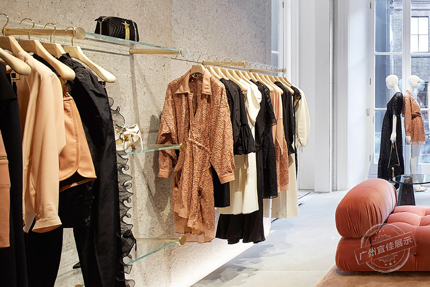 StellaMcCartney 奢侈品展柜