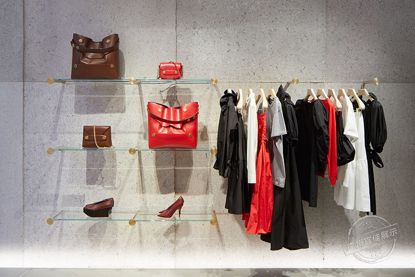 StellaMcCartney 奢侈品展柜