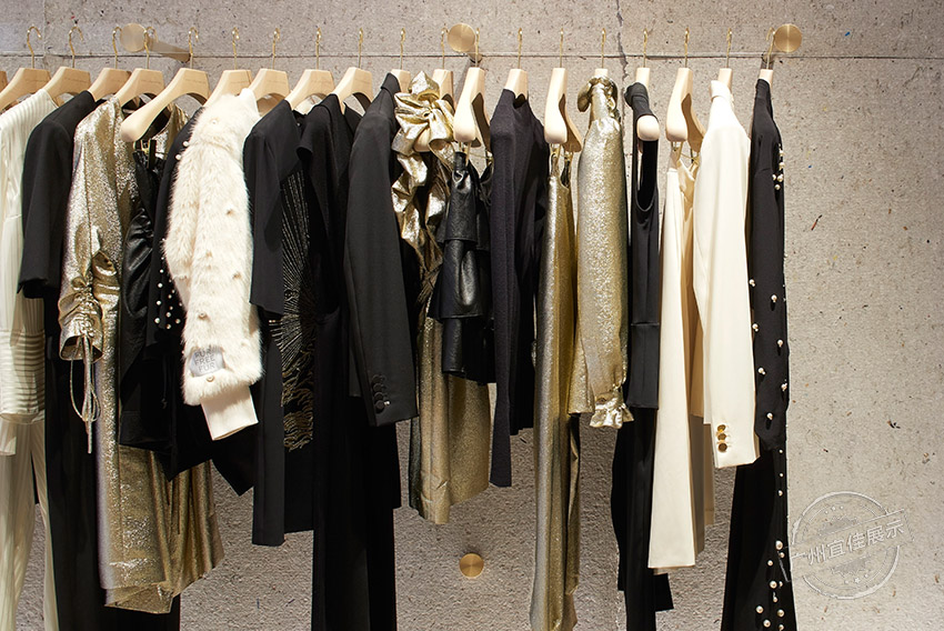 StellaMcCartney 奢侈品展柜