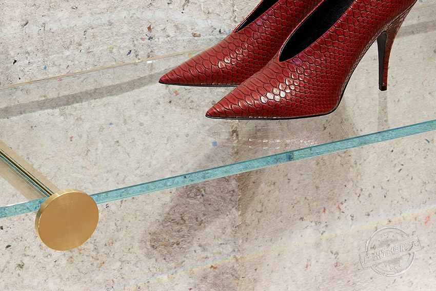 StellaMcCartney 奢侈品展柜