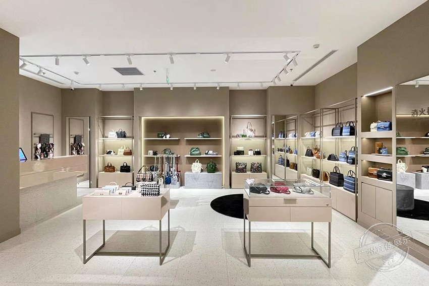 Furla 包包展柜（三亞免稅店）