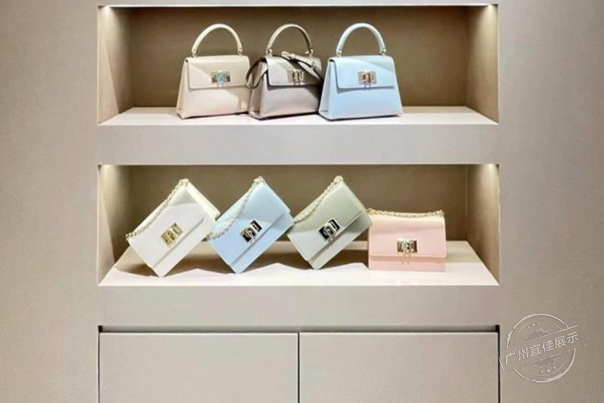 Furla 包包展柜（三亞免稅店）