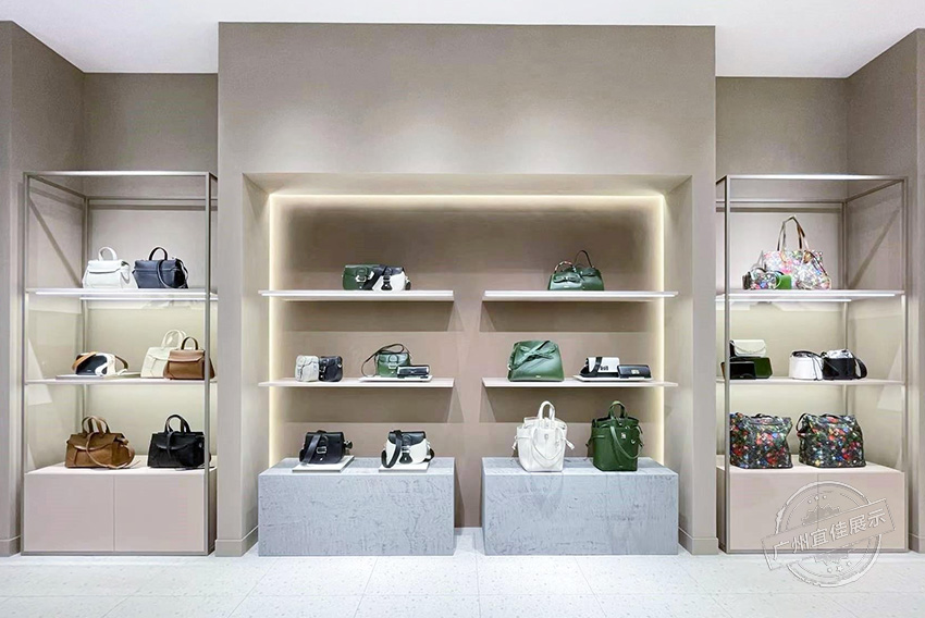 Furla 包包展柜（三亞免稅店）