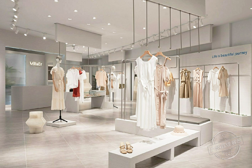 定做品牌服裝展柜