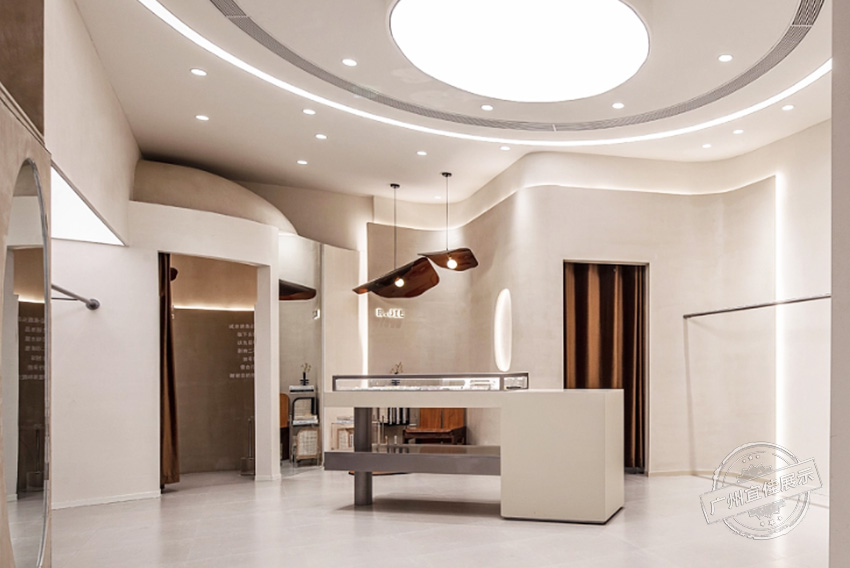 買(mǎi)手店R.JIE 服裝展柜