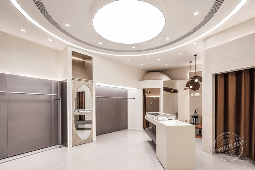 買(mǎi)手店R.JIE 服裝展柜