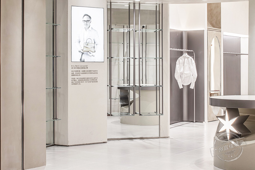 買(mǎi)手店R.JIE 服裝展柜