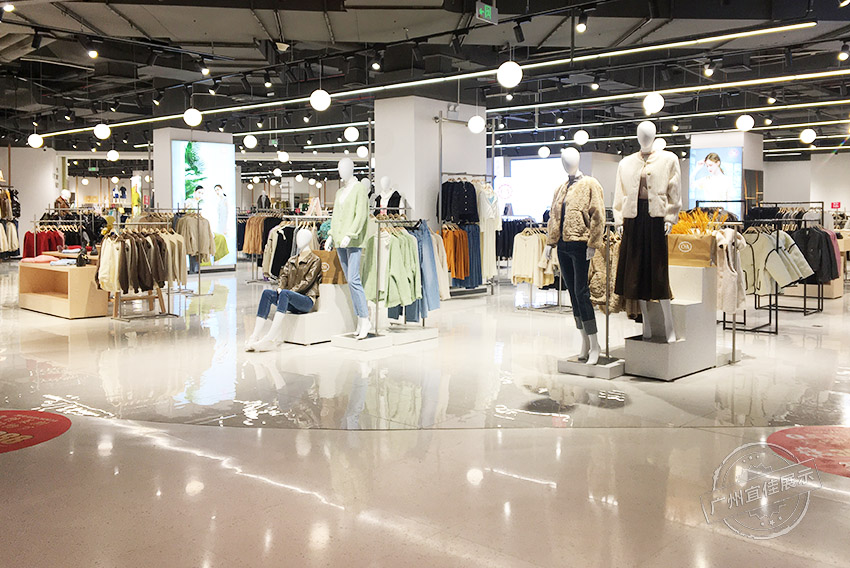 CA 服裝展柜（佛山寶港奧萊專賣店）