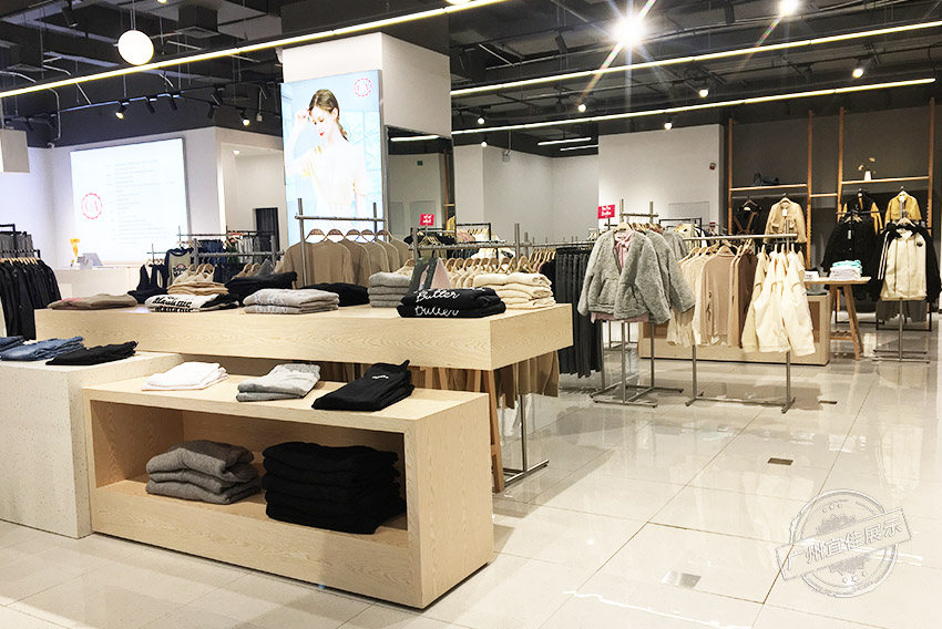 CA 服裝展柜（佛山寶港奧萊專賣店）