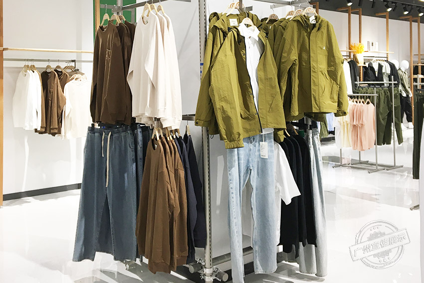 CA 服裝展柜（佛山寶港奧萊專賣店）