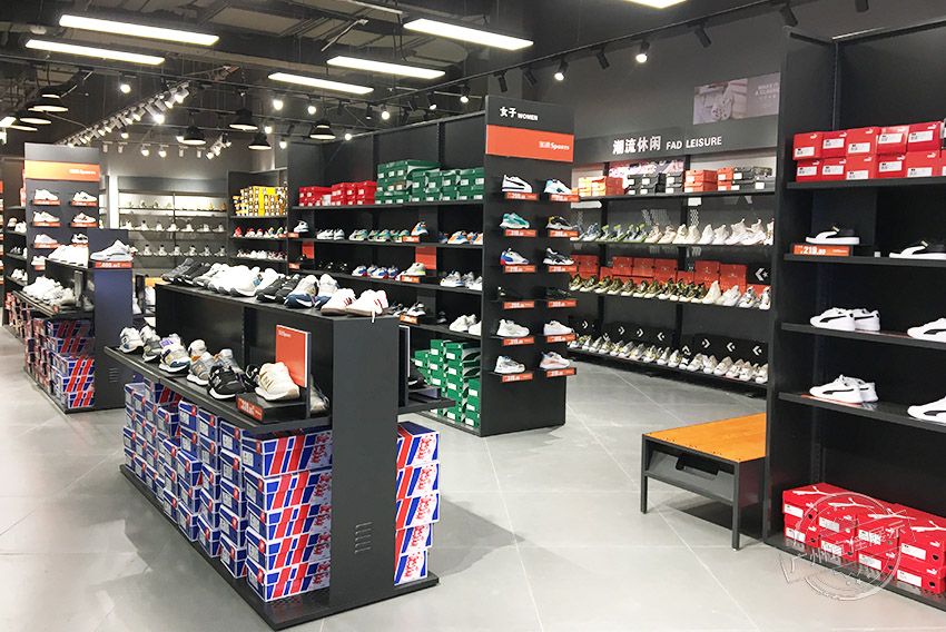 運(yùn)動(dòng)品牌 服裝展柜（佛山寶港奧萊集合店）