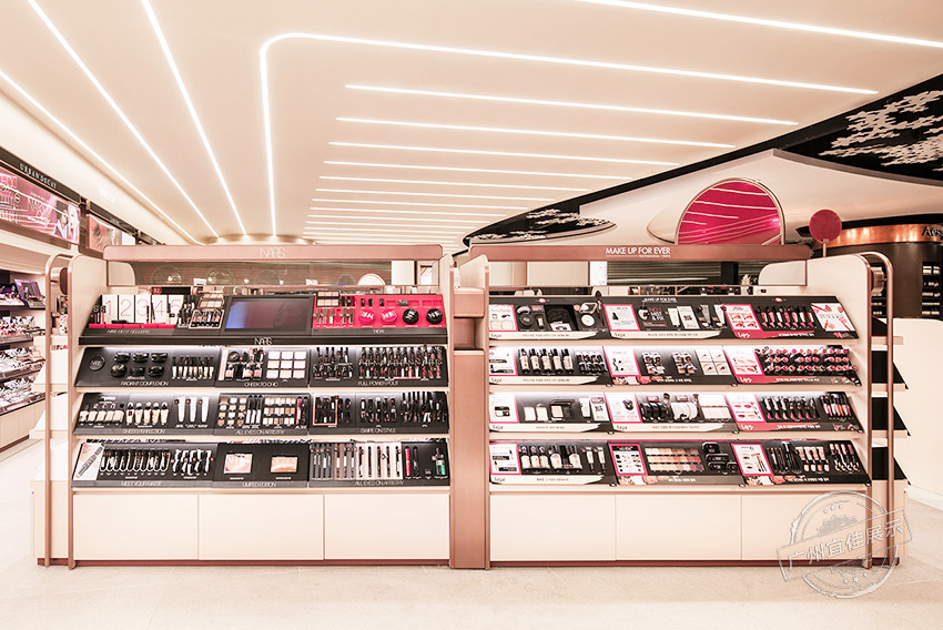 ON AND The Beauty美妝集合店 化妝品展柜