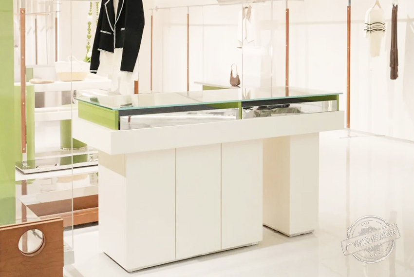 X.YING展廳 服裝展柜