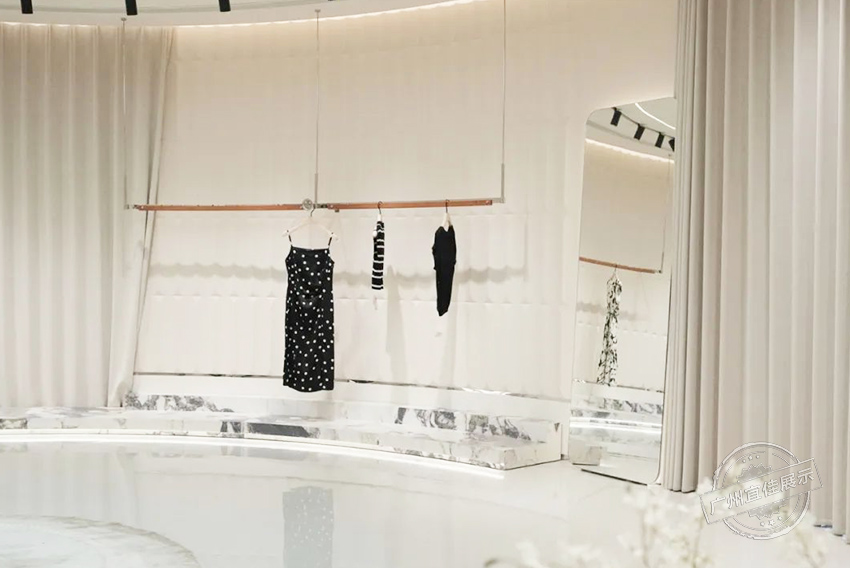 X.YING展廳 服裝展柜