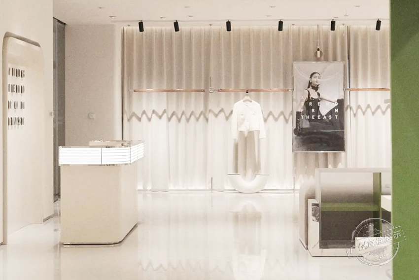 X.YING展廳 服裝展柜