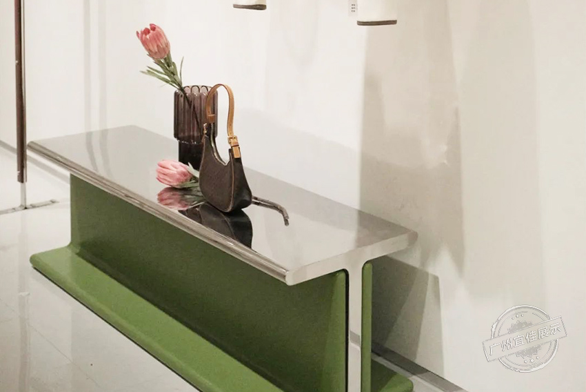 X.YING展廳 服裝展柜