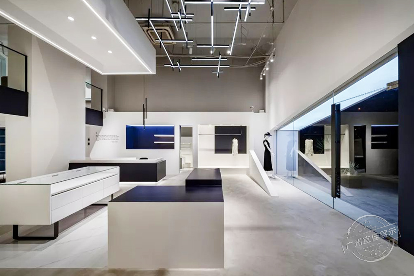 Ravent.T女裝店 服裝展柜