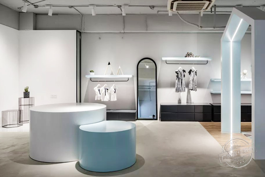 Ravent.T女裝店 服裝展柜