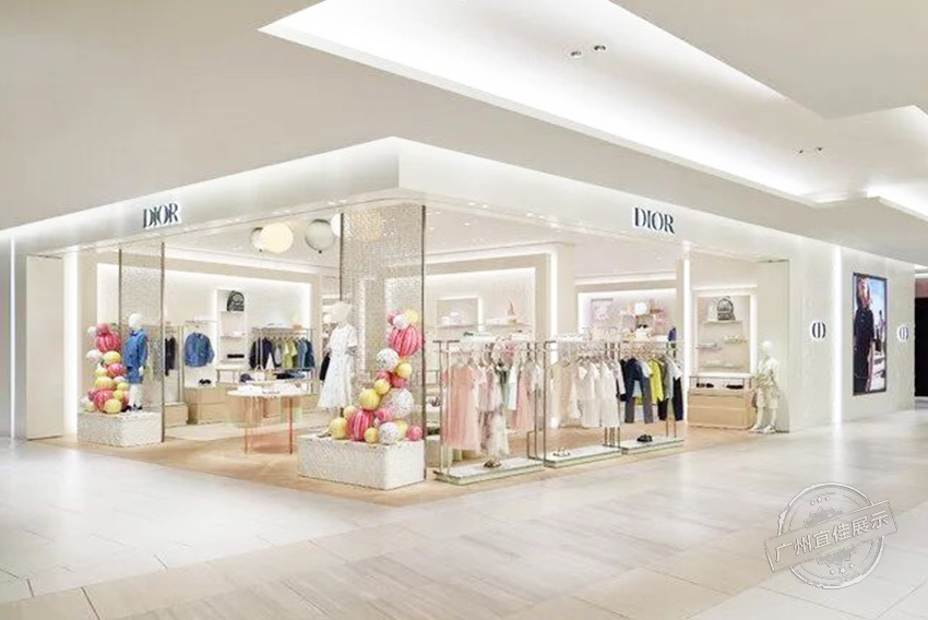 Baby Dior精品店 服裝展柜