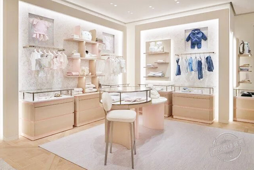 Baby Dior精品店 服裝展柜