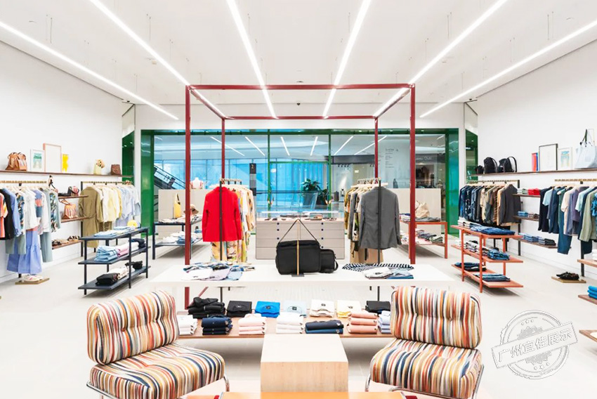 Paul Smith 服裝展柜
