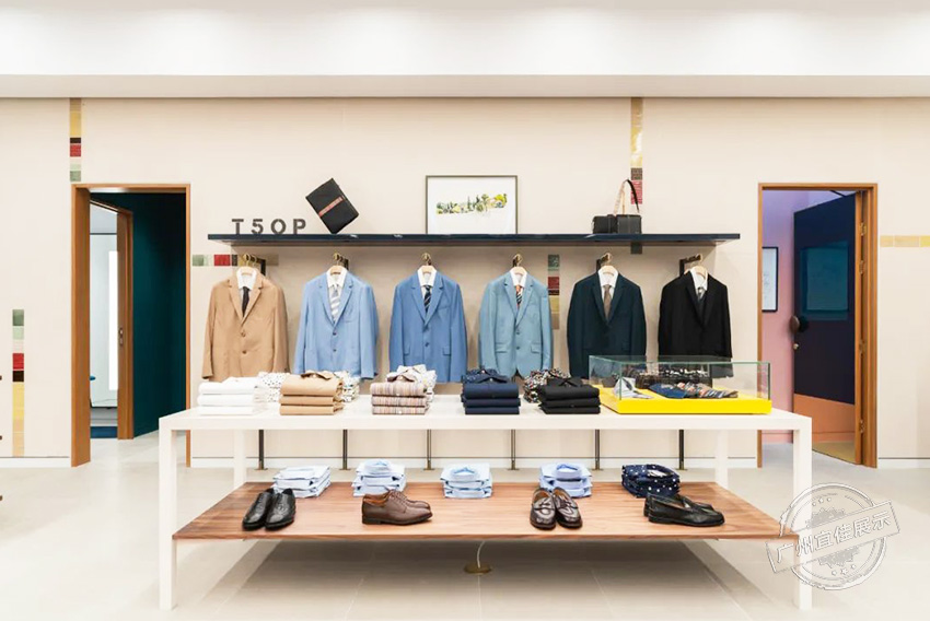 Paul Smith 服裝展柜