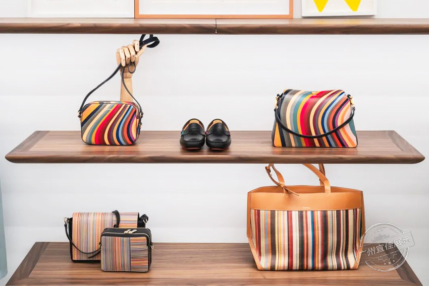 Paul Smith 服裝展柜