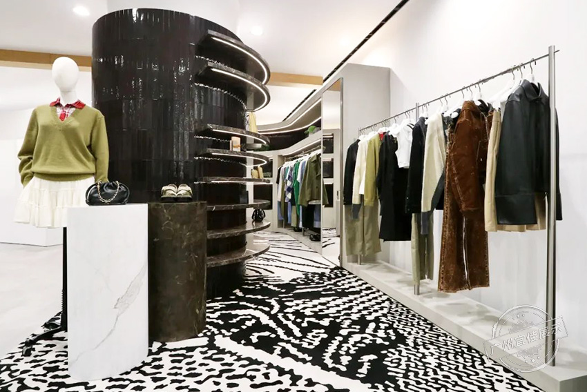 Loewe羅意威 服裝展柜