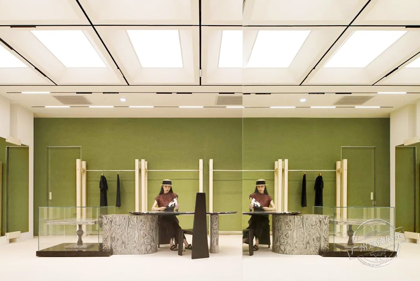 UIXIU精品店 服裝展柜