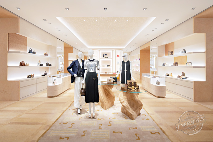 LV路易威登 精品服裝展柜