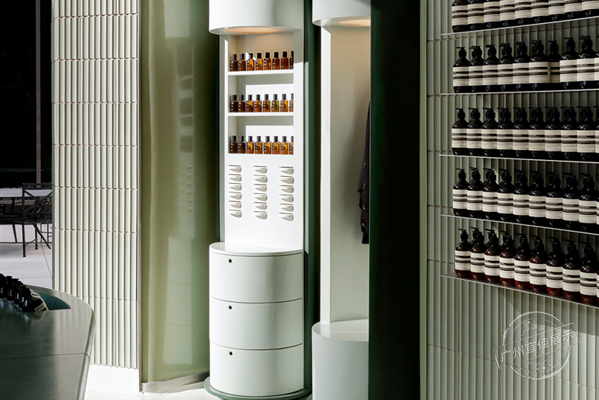 Aesop旗艦店 護(hù)膚品展柜