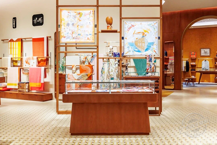 HERMES 高端服裝展柜定制